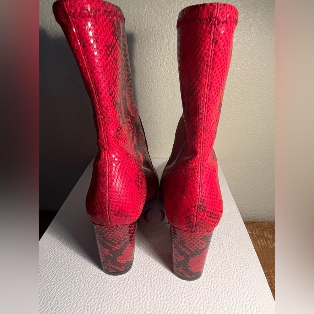 STUART WEITZMAN Women's Red Snake Print Boots size 7 1/2 ♥️💋 - Picture 3 of 6